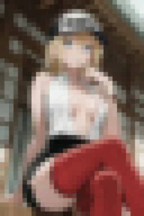 Пикси 18+ в красном белье у окна