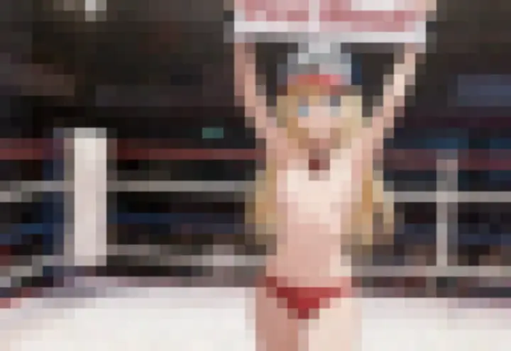 Пикси на ринге в красном бикини 18+ — Подборка картинок с Пикси 18+ на ринге с табличкой; кадр 3 из 3; альбом #244, кадр 3 из 3, альбом #244